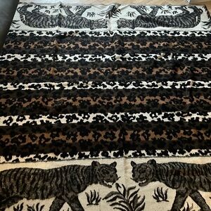 Santa Catalina alpaca wool blanket tigers Peru